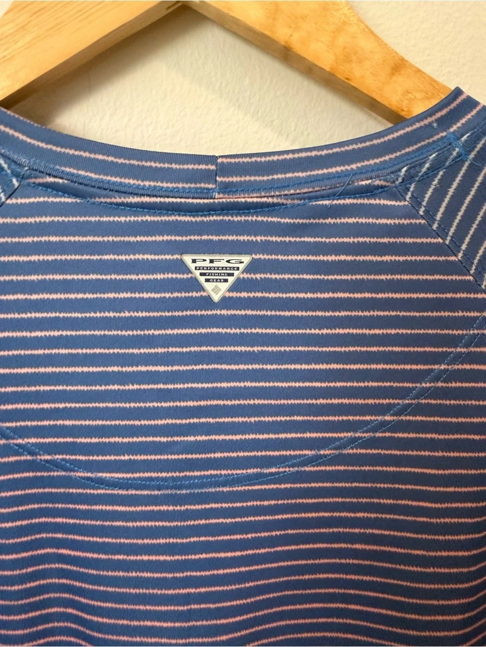 Columbia PFG Long Sleeve Fishing Shirt Rash Guard Blue Pink Stripe Floral Large